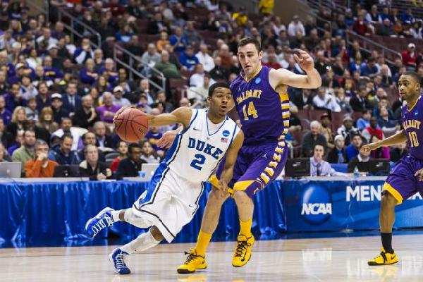 30号再续，弗林蓬社媒展示利物浦新赛季球衣